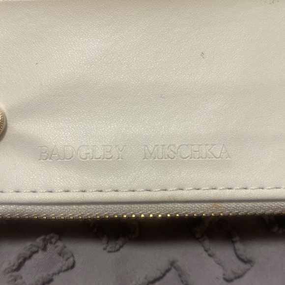 Badgley Mishka White Quilted Wallet - Picture 4 of 6